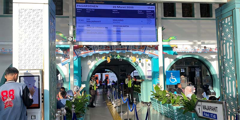 Antisipasi Penumpukan, KAI Atur Sirkulasi Pemudik di Stasiun Pasar Senen